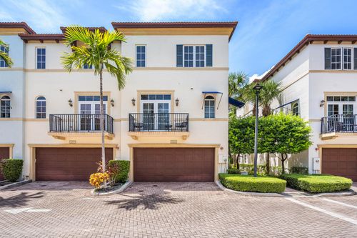 3261 Estancia Ln, Boynton Beach, FL, 33435-6407 | Card Image