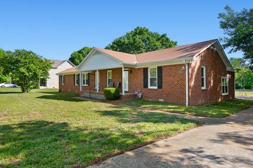 704 Redwood Cir, Columbia, TN, 38401-6036 | Card Image