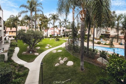 97-21500 Califa, Woodland Hills, CA, 91367 | Card Image