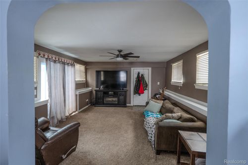 8935 Lincoln St, Taylor, MI, 48180-2778 | Card Image