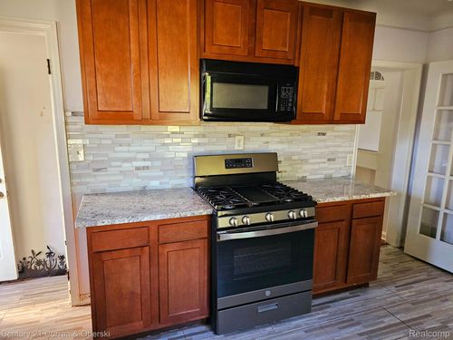 18808 Eastwood Dr, Harper Woods, MI, 48225-2079 | Card Image