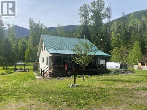153 Wildwood Rd, Nakusp, BC, V0G1R1 | Card Image