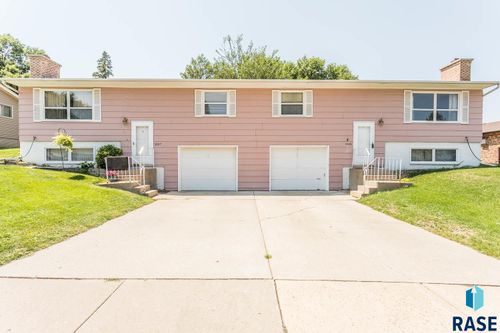 2105 S Marday Ave, Sioux Falls, SD, 57103-4415 | Card Image