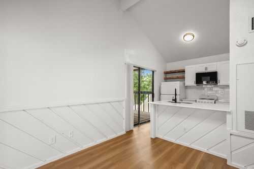 apt-301-4205 Speedway, Austin, TX, 78751-3761 | Card Image