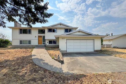 1021 W Spruce Ct, Sequim, WA, 98382-3226 | Card Image