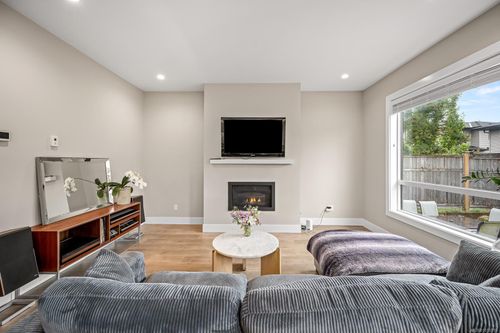 {{alt}} | Card Image