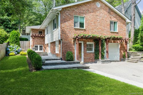 77 Abbott Dr, Halesite, NY, 11743-2126 | Card Image