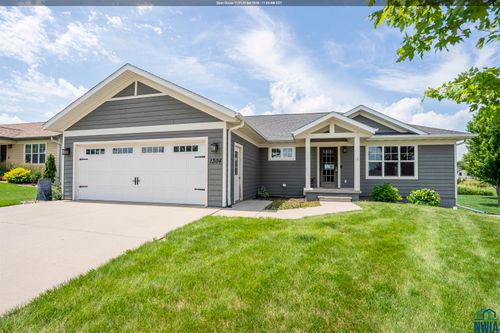 1304 Olympia Pl Se, Orange City, IA, 51041-7518 | Card Image