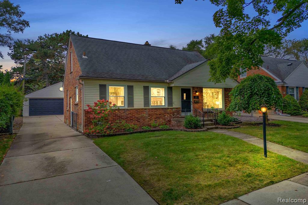 Groveland Ave, Royal Oak, MI 48073