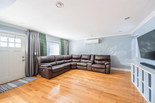 94 Sheridan Blvd, Mineola, NY, 11501-3311 | Card Image