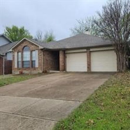 816 Wyndham Pl, Arlington, TX, 76017-6463 | Card Image
