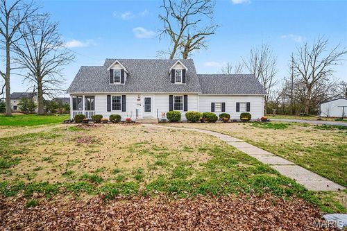 910 W South St, Mascoutah, IL, 62258-1715 | Card Image