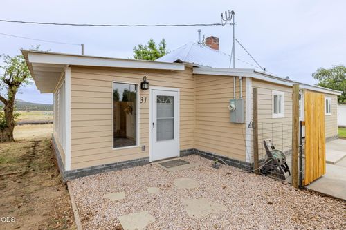 31 3rd St, Metolius, OR, 97741-2348 | Card Image
