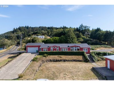 34850 Resort Dr, House other with 3 bedrooms, 3 bathrooms and 2 parking in Cloverdale OR | Image 2