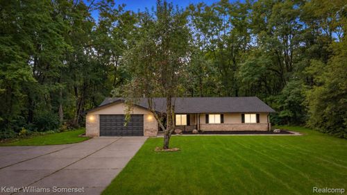 993 Groveland Pines Dr, Ortonville, MI, 48462-8845 | Card Image