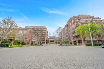 407 - 21 Burkebrook Pl, Condo with 2 bedrooms, 3 bathrooms and 2 parking in East York ON | Image 3