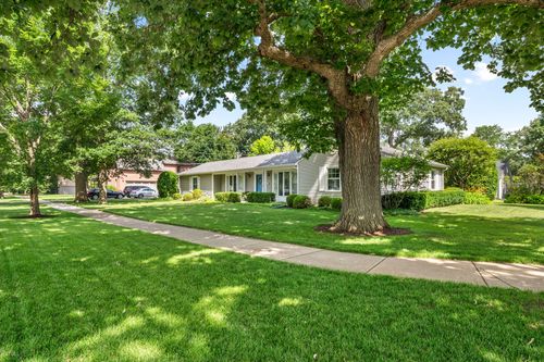 2111 Bosworth Lane, Northfield, IL, 60093 | Card Image