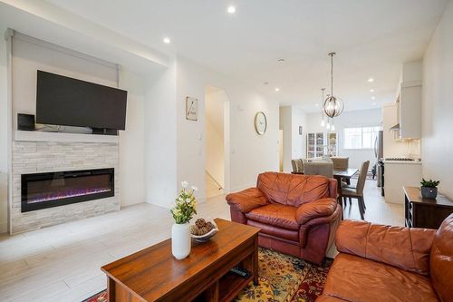 24-6188 141 St, Surrey, BC, V3X0J7 | Card Image