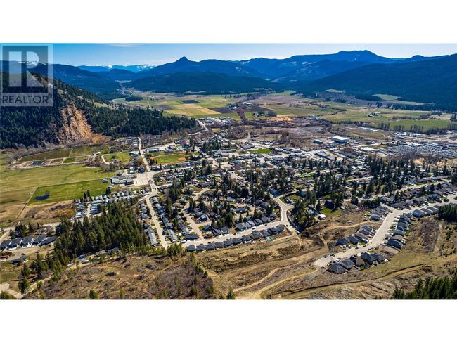 2736 Cedar Ridge St, House other with 6 bedrooms, 3 bathrooms and 4 parking in Lumby BC | Image 15