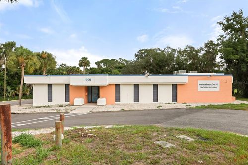 901 Grove St, Eustis, FL, 32726-2805 | Card Image
