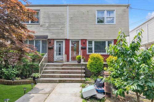 253 148th Ave, Rosedale, NY, 11422-2830 | Card Image