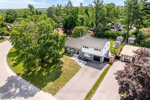 11 Castle Dr, Barrie, ON, L4N1P7 | Card Image