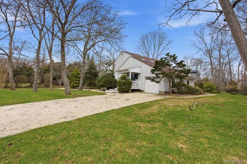 1 Canal Way, Hampton Bays, NY, 11946-3325 | Card Image