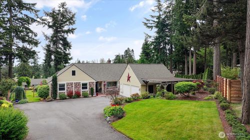 1596 Links Way, Oak Harbor, WA, 98277-8845 | Card Image
