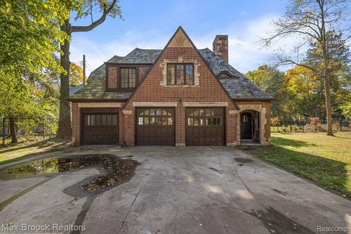 1701 Balmoral Dr, Detroit, MI, 48203-1446 | Card Image