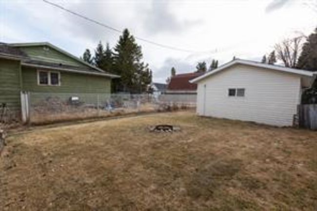 212 Abbey St, House detached with 3 bedrooms, 1 bathrooms and 4 parking in Bittern Lake AB | Image 21
