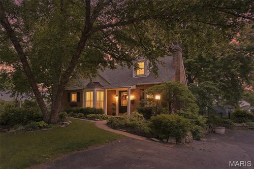 1439 S Elm Ave, Webster Groves, MO, 63119-4627 | Card Image