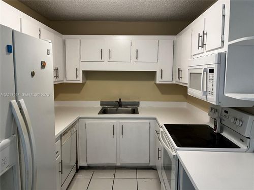 3674 Nw 111th Ave, Sunrise, FL, 33351-7517 | Card Image
