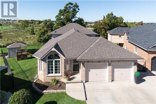3 Vineberg Dr, Hamilton, ON, L9B2P6 | Card Image