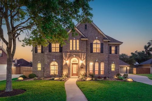 106 Arrowhead Dr, Lake Jackson, TX, 77566-4554 | Card Image