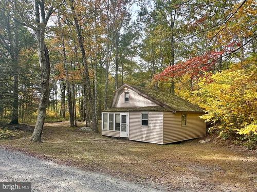 141 Hobday Rd, Lords Valley, PA, 18428 | Card Image