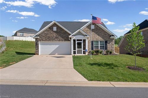6235 Kershaw Meadows Rd, Pfafftown, NC, 27040-9290 | Card Image