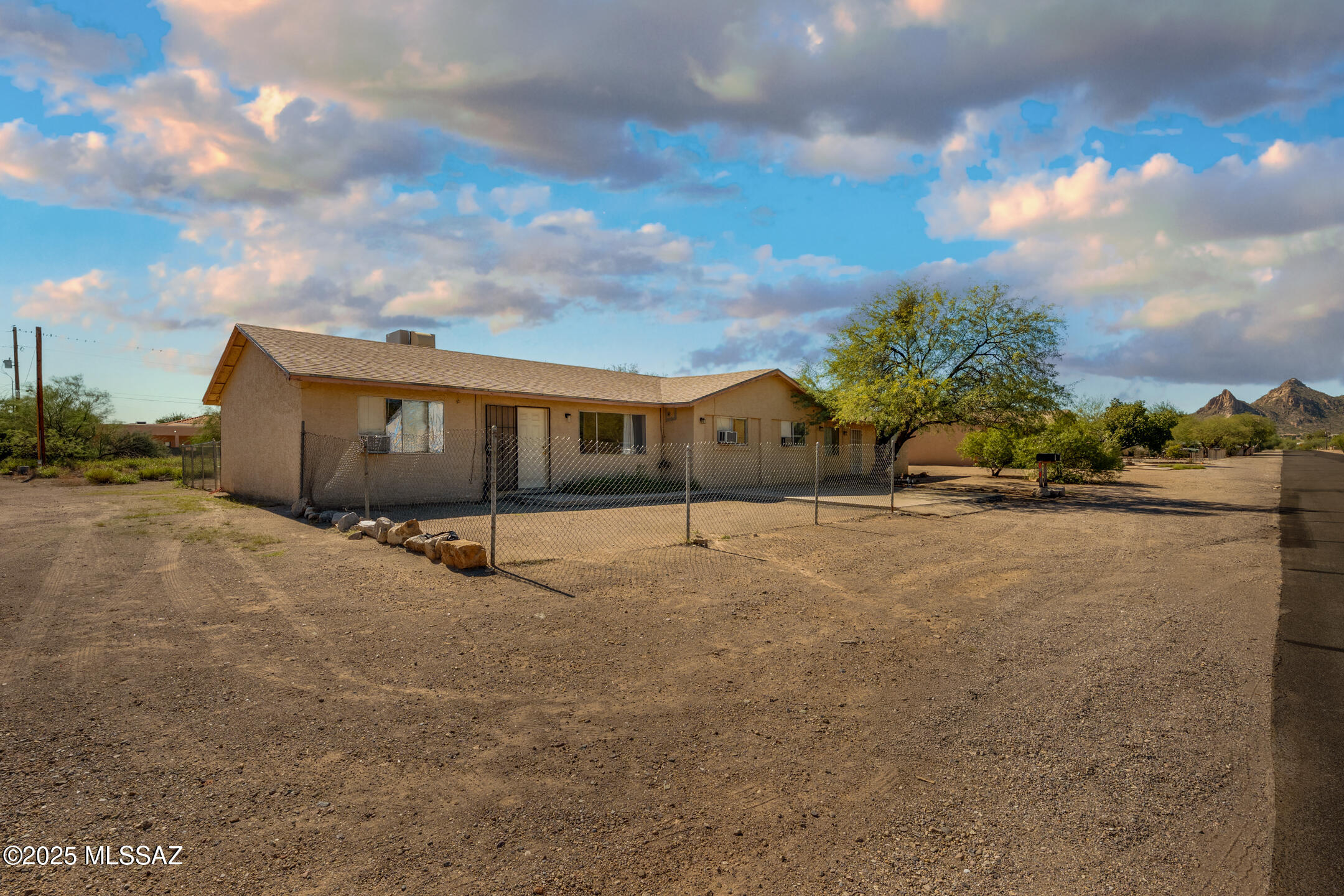 2275 W Dakota St, Tucson, AZ 85706