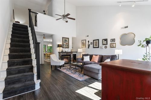 144 Stone Mdw, South Salem, NY, 10590-2412 | Card Image