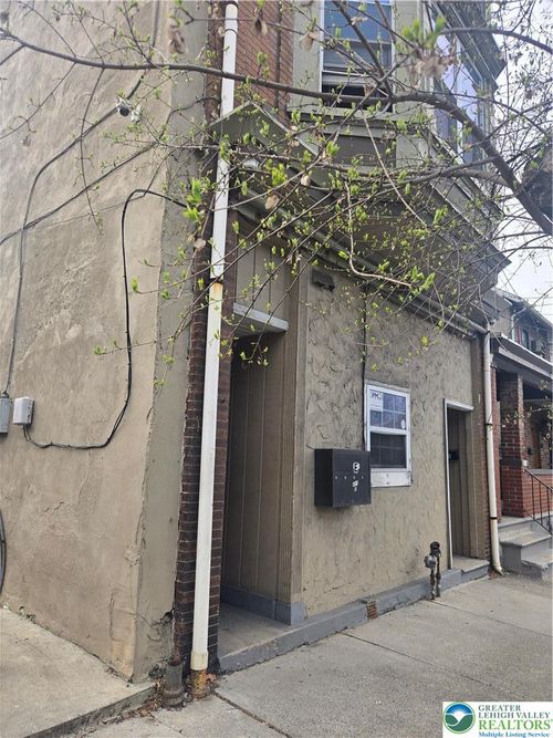 e-152 E Hamilton St, Allentown, PA, 18109-2555 | Card Image