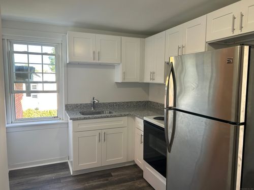 121 Pleasant St, Windsor, CT, 06095-2425 | Card Image