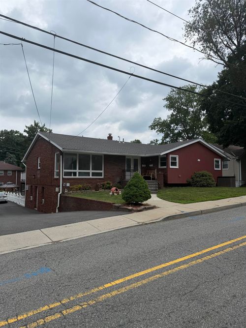 121 Sunset Pl, Palisades Park, NJ, 07650-1926 | Card Image