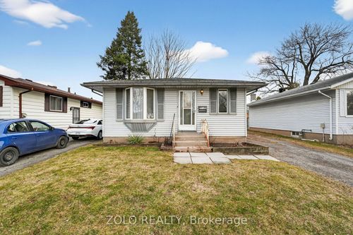 6133 Strohan St, Niagara Falls, ON, L2J3J3 | Card Image