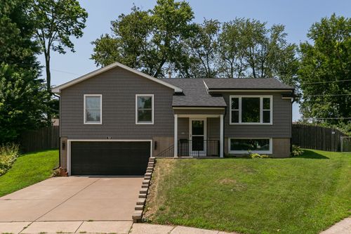101 24th Avenue Ct, Moline, IL, 61265-7707 | Card Image