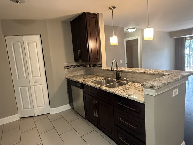 UNIT-102 - 774 Gary Ave, Condo with 2 bedrooms, 2 bathrooms and 2 parking in Carol Stream IL | Image 4
