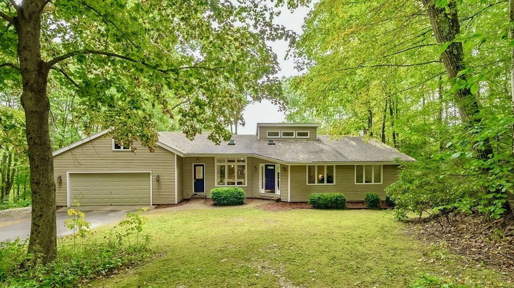 Park Cir, Russell, MA 01071