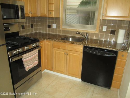 55 E Augusta Ave, Staten Island, NY, 10308-1322 | Card Image