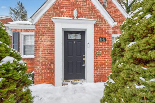 1845 Oxford Rd, Grosse Pointe Woods, MI, 48236-1847 | Card Image