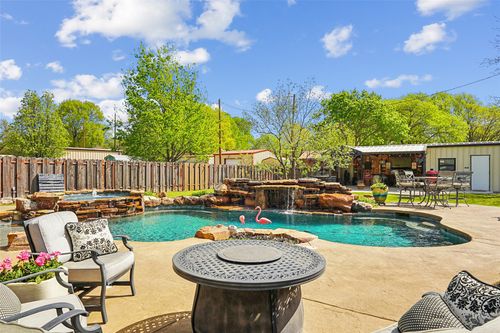 908 N Maple St, Muenster, TX, 76252-2237 | Card Image