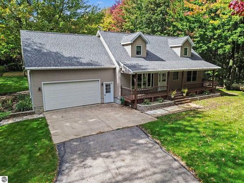 3722 Alamando Rd, Saint Louis, MI, 48880-9326 | Card Image