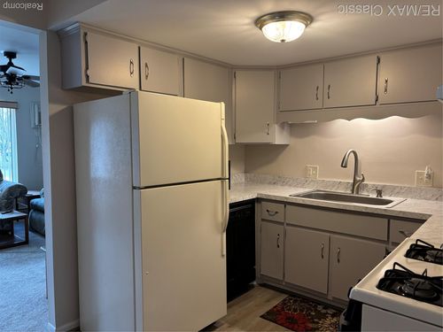 7-25124 Potomac Dr, South Lyon, MI, 48178-1022 | Card Image